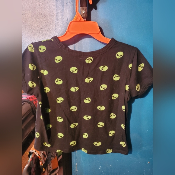 Alien head crop top - Picture 2 of 3